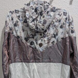 Boundless North Windbreaker
